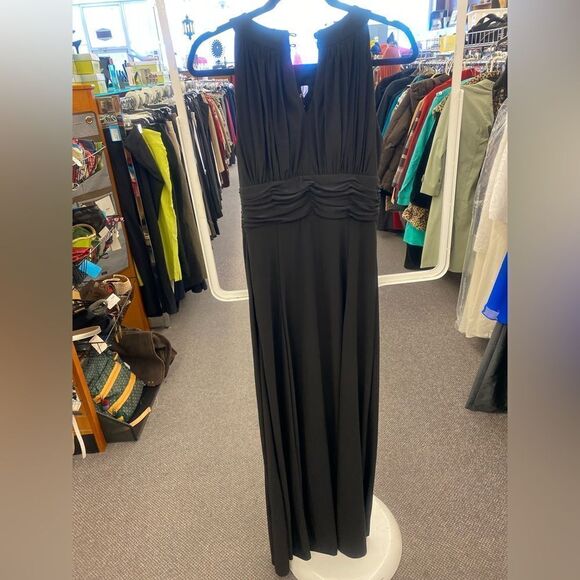 Nightway Ladies 6 Black Halter Top Long Evening Gown - Picture 6 of 6